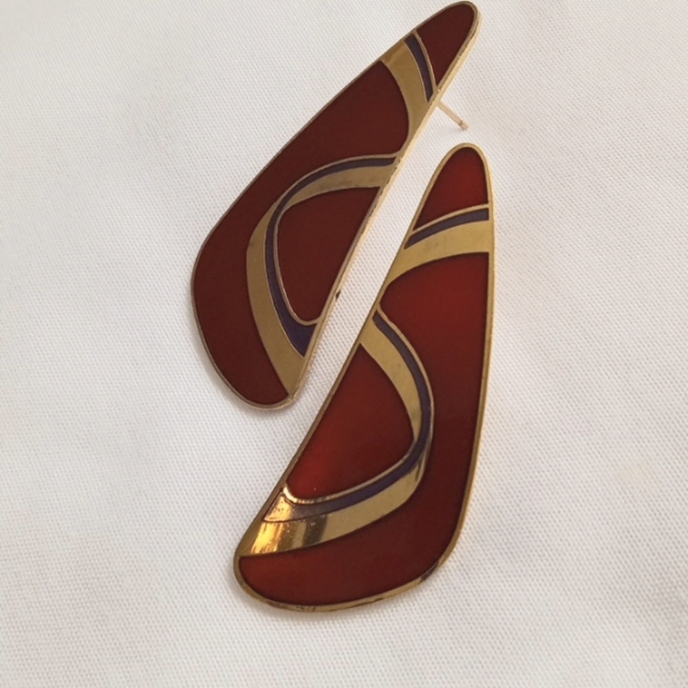 Red ,Black and gold enamel earrings by Samuel Hinng